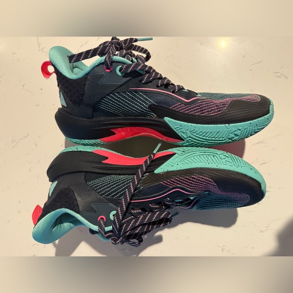 Men's Black and Teal Athletic Shoes - Picture 3 of 9